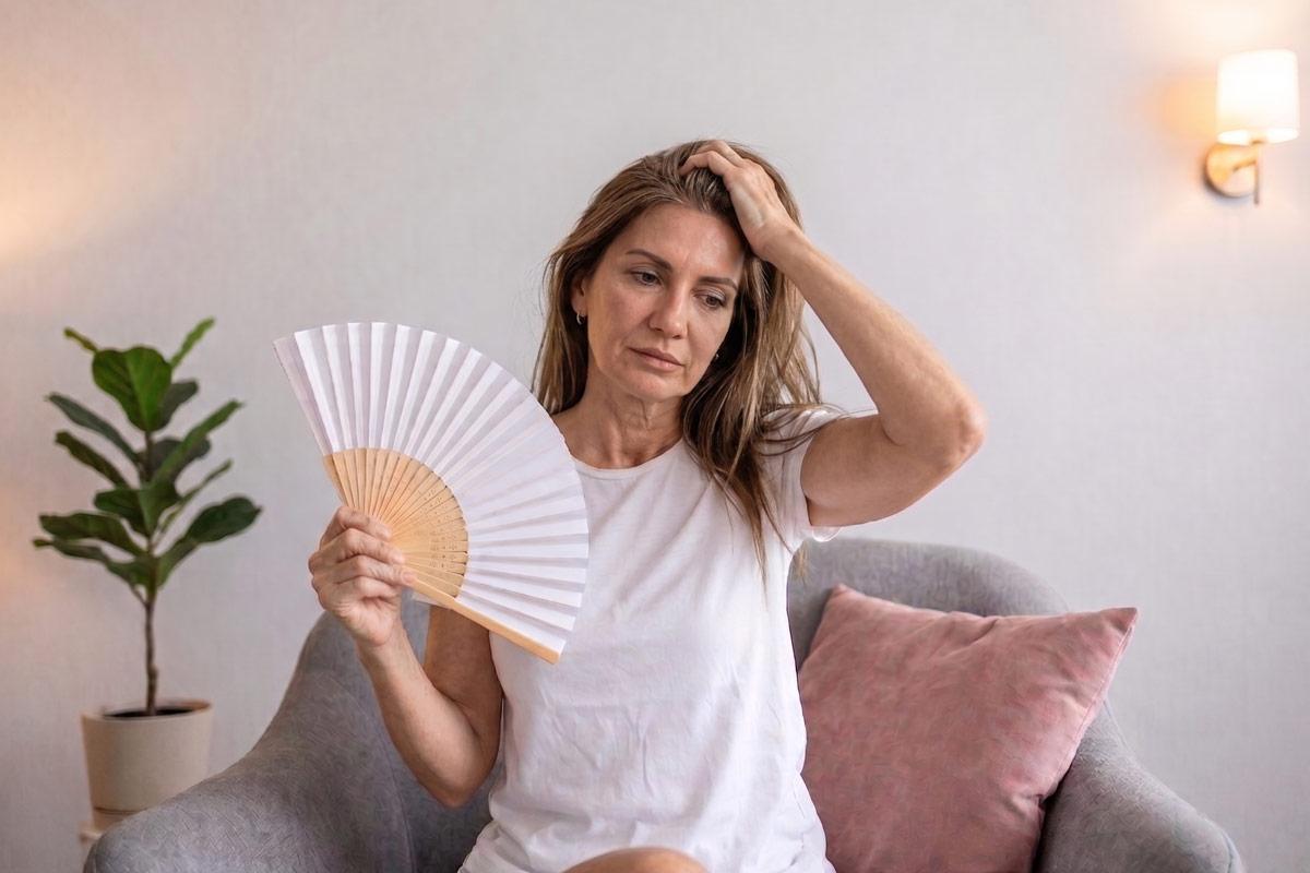 La perimenopausia es el período de transición que conduce a la menopausia, comenzando a menudo a los 40 años.